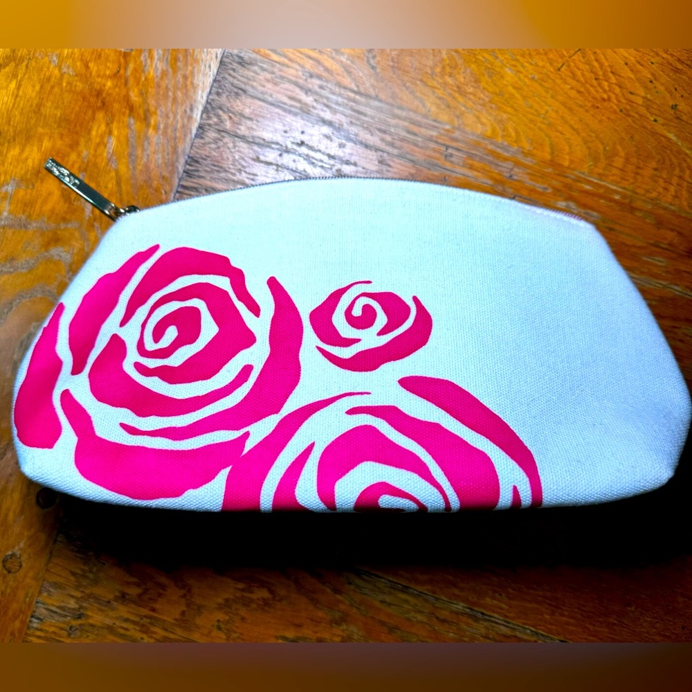 NWOT ✨cute Lancome make up bag✨
